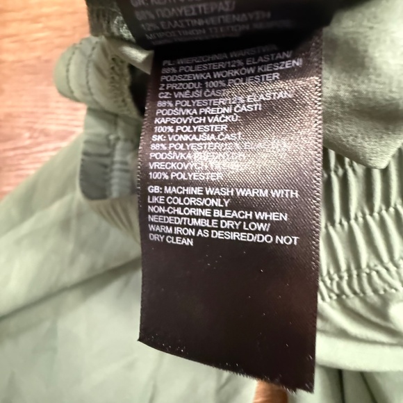 The North Face Women's Tech Sheltay Pants Joggers Olive green Sz 12 Outdoors - Picture 14 of 16